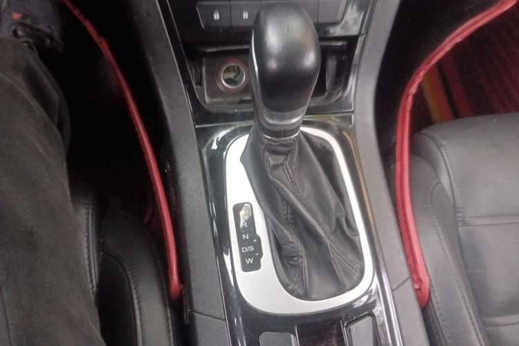 Used MG GS 2015 1.5TGI TST Luxury Edition Gear Lever