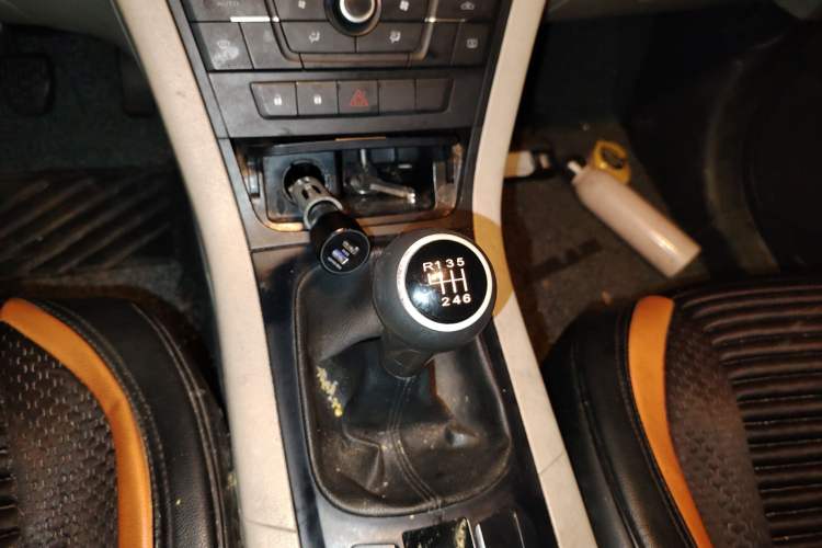 Used MG GS 2015 1.5TGI Manual Elite Edition Gear Lever
