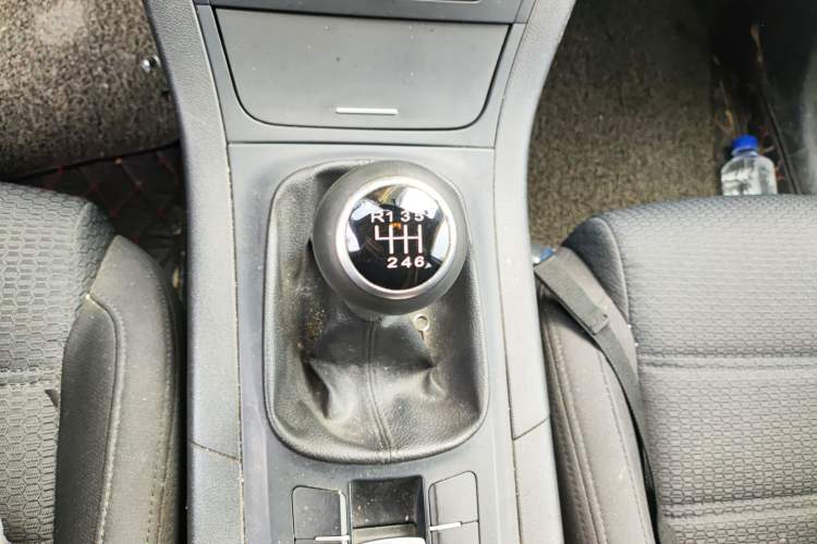 Used MG GS 2015 1.5TGI Manual Elite Edition Gear Lever