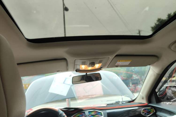 Used MG GS 2015 2.0TGI TST Luxury Edition Headliner
