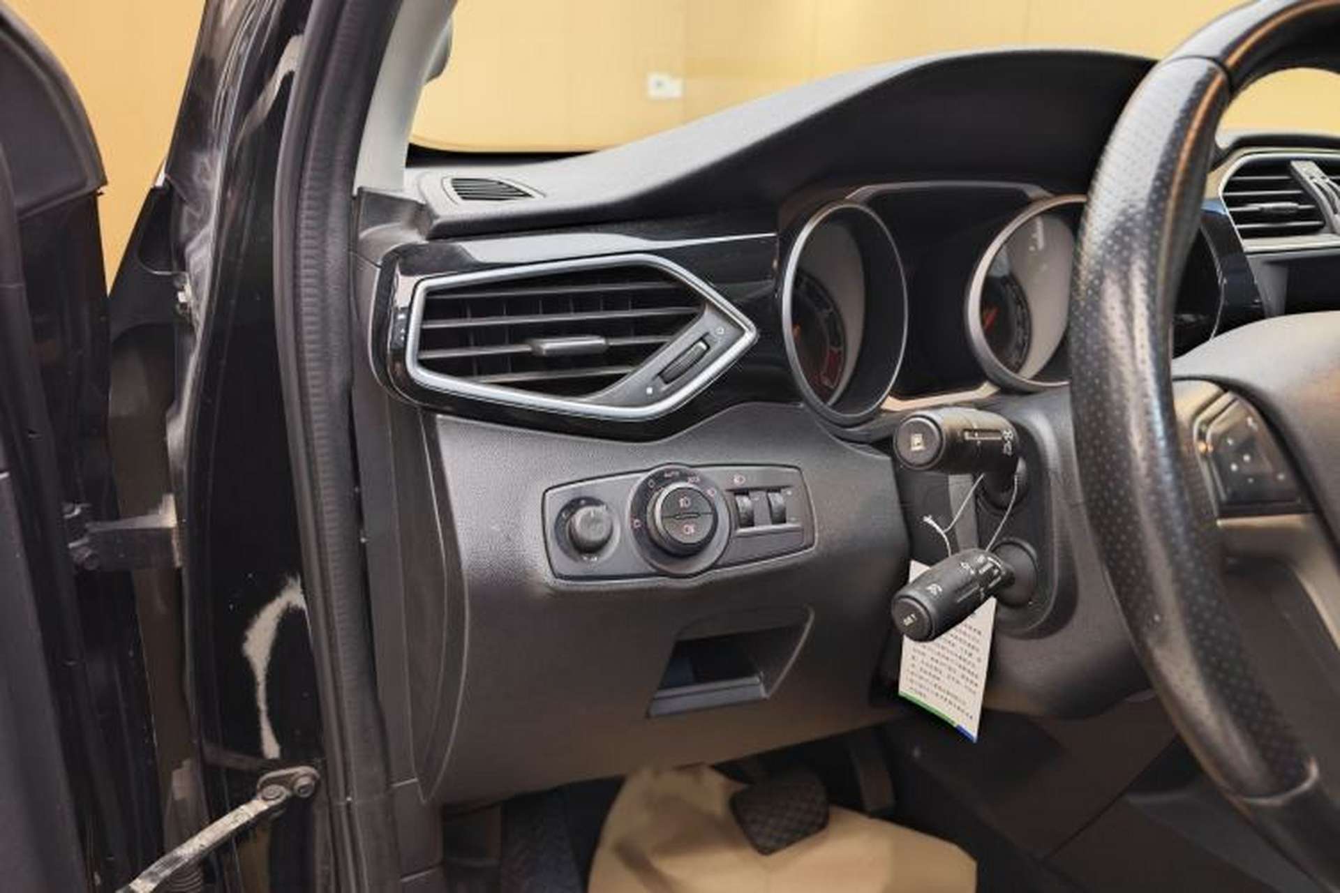 Used MG GS 2015 2.0TGI TST Luxury Edition Interior 9