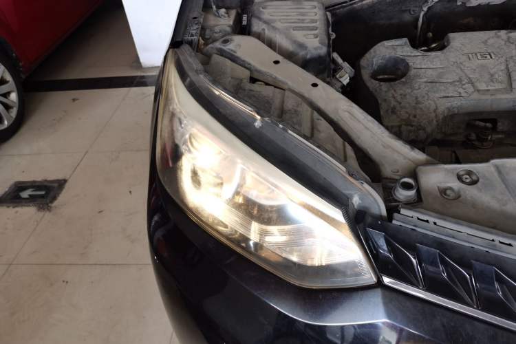 Used MG GS 2015 1.5TGI TST Luxury Edition Right Front Headlight