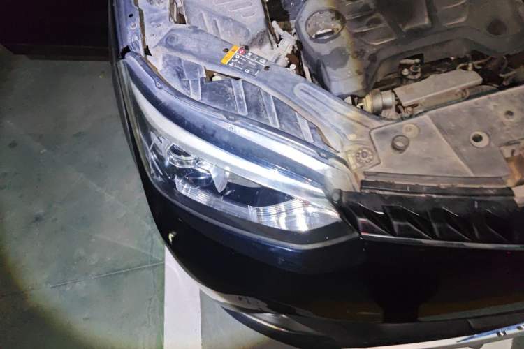 Used MG GS 2015 1.5TGI TST Luxury Edition Right Front Headlight