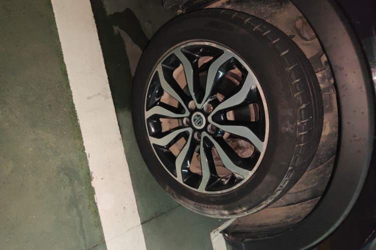 Used MG GS 2015 1.5TGI TST Luxury Edition Right Front Wheel Hub
