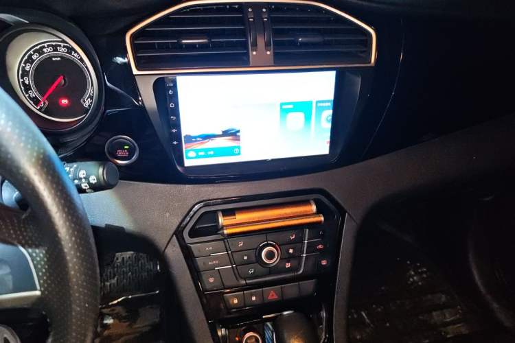 Used MG GS 2015 2.0TGI TST Luxury Edition Audio And AC Panel