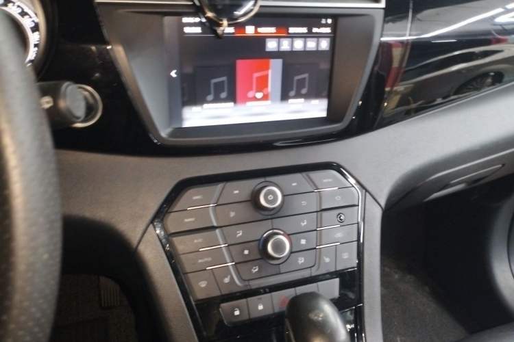 Used MG GS 2015 1.5TGI TST Luxury Edition Audio And AC Panel