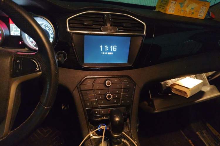 Used MG GS 2015 2.0TGI TST Four-Wheel Drive Flagship Edition Audio And AC Panel