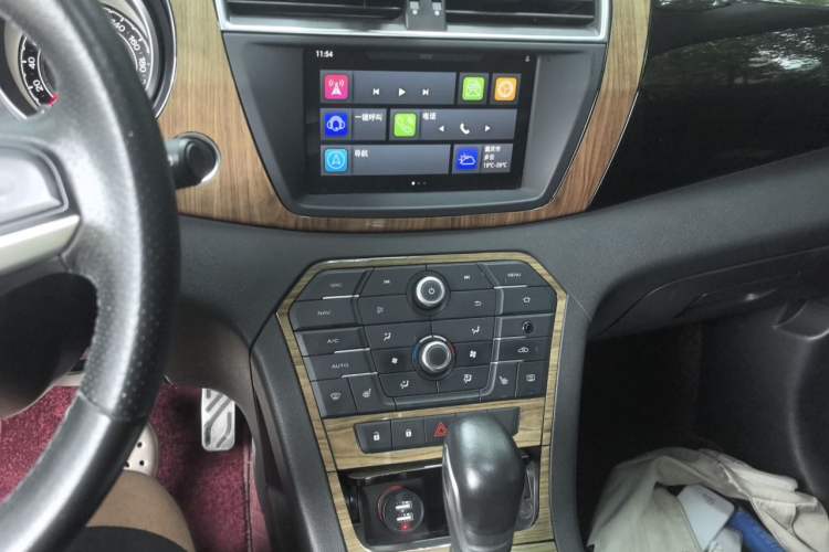Used MG GS 2015 2.0TGI TST Four-Wheel Drive Flagship Edition Audio And AC Panel