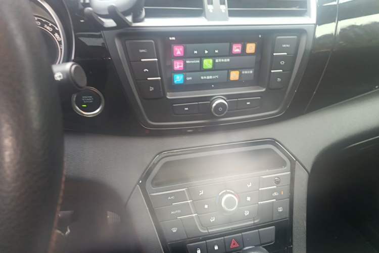 Used MG GS 2015 1.5TGI TST Luxury Edition Audio And AC Panel