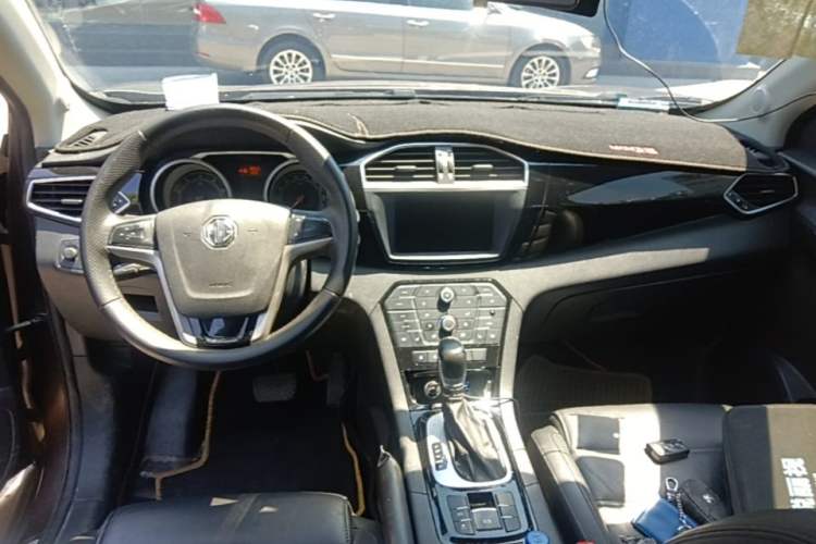 Used MG GS 2015 1.5TGI TST Luxury Edition Center Console