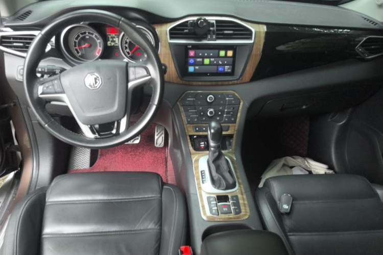 Used MG GS 2015 2.0TGI TST Four-Wheel Drive Flagship Edition Center Console