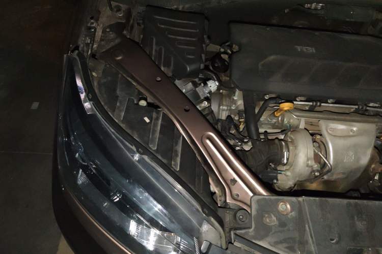 Used MG GS 2015 2.0TGI TST Luxury Edition Engine Bay Right