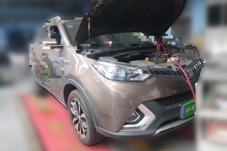 Used MG GS 2015 1.5TGI TST Luxury Edition Front Right 45 Deg