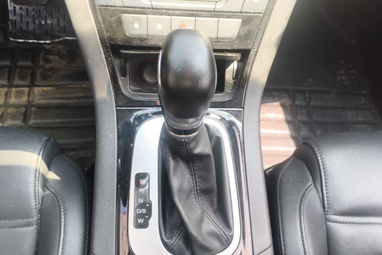 Used MG GS 2015 2.0TGI TST Luxury Edition Gear Lever