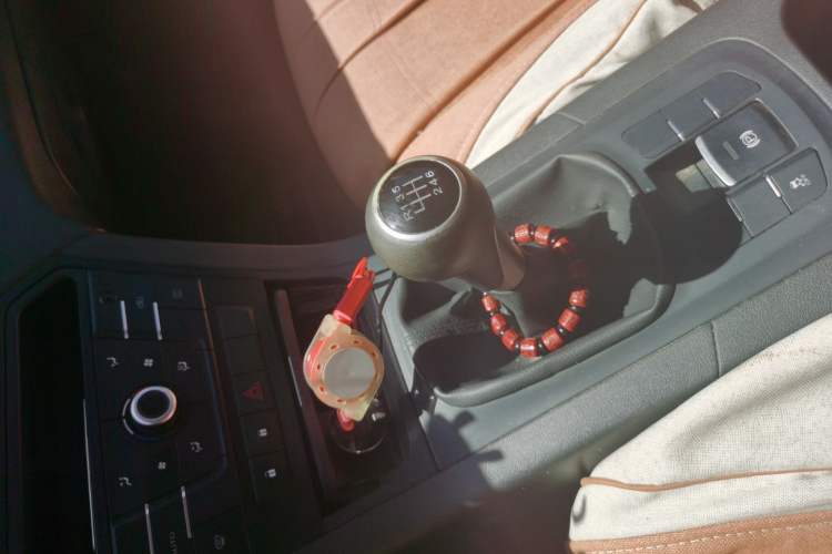Used MG GS 2015 1.5TGI Manual Elite Edition Gear Lever