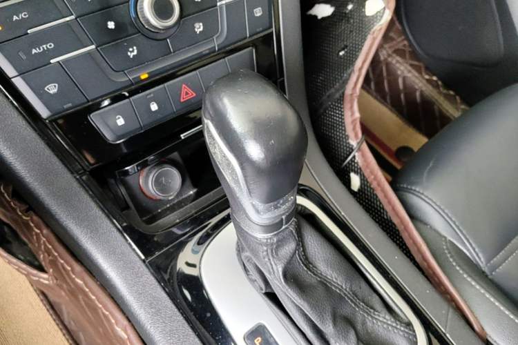 Used MG GS 2015 1.5TGI TST Luxury Edition Gear Lever