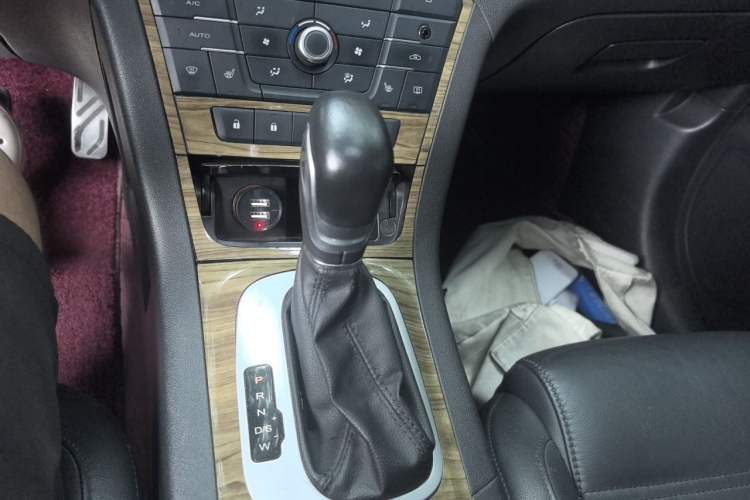 Used MG GS 2015 2.0TGI TST Four-Wheel Drive Flagship Edition Gear Lever