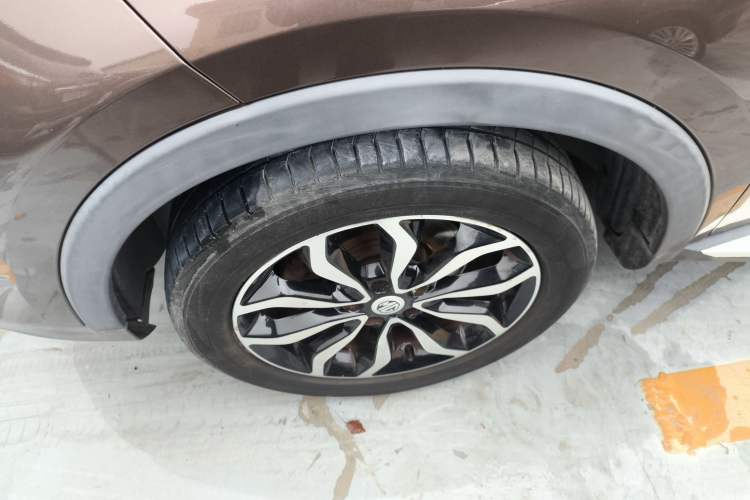 Used MG GS 2015 1.5TGI TST Luxury Edition Left Front Wheel Hub