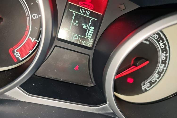 Used MG GS 2015 2.0TGI TST Luxury Edition Odometer Close Up