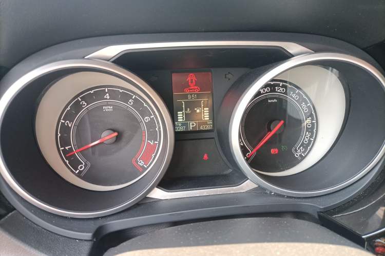 Used MG GS 2015 2.0TGI TST Luxury Edition Odometer Close Up