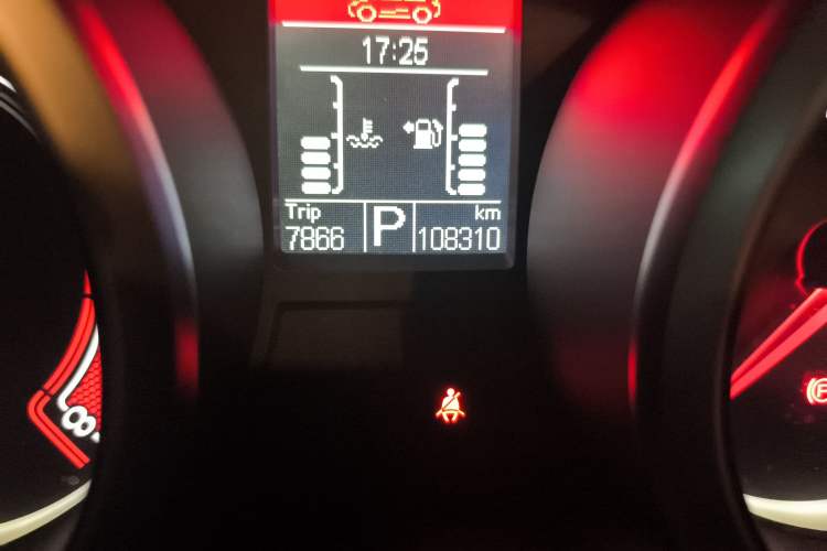Used MG GS 2015 1.5TGI TST Luxury Edition Odometer Close Up
