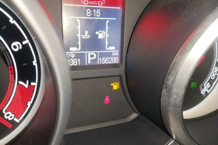 Used MG GS 2015 1.5TGI TST Luxury Edition Odometer Close Up
