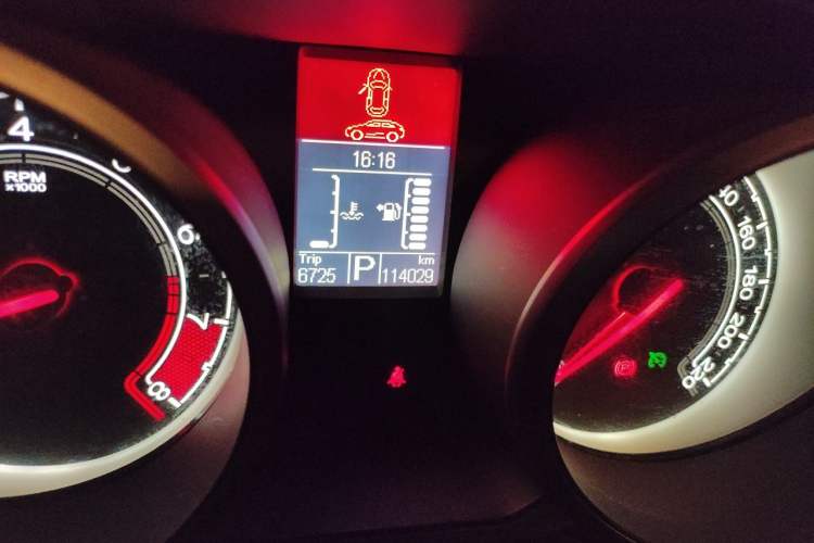 Used MG GS 2015 1.5TGI TST Luxury Edition Odometer Close Up