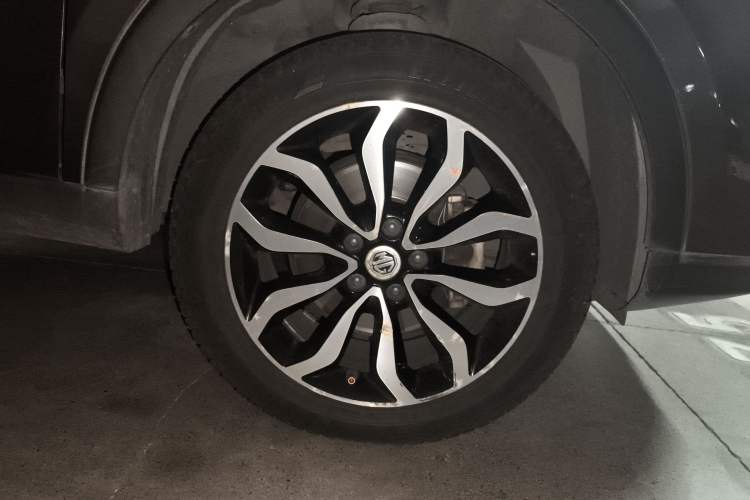 Used MG GS 2015 1.5TGI TST Luxury Edition Right Front Wheel Hub