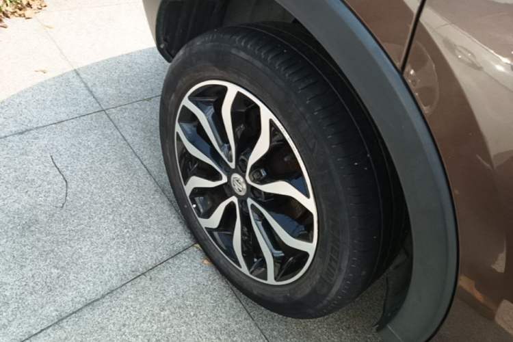 Used MG GS 2015 1.5TGI TST Luxury Edition Right Rear Wheel Hub