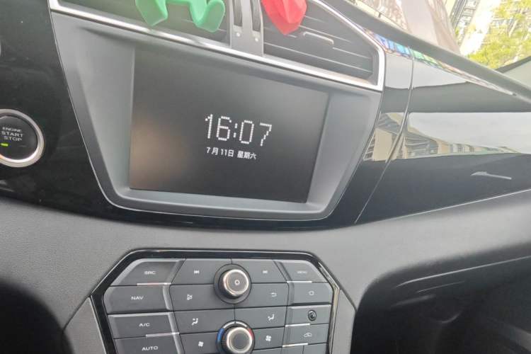 Used MG GS 2015 2.0TGI TST Luxury Edition Audio And AC Panel