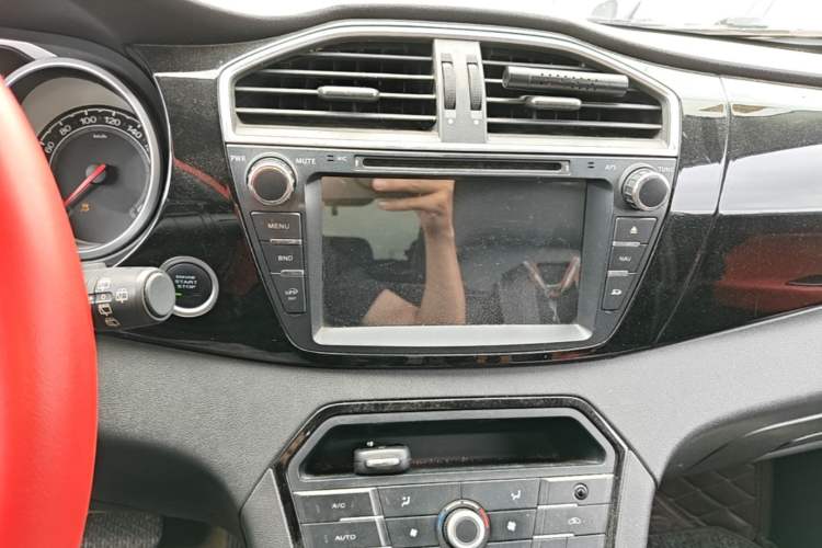 Used MG GS 2015 2.0TGI TST Luxury Edition Audio And AC Panel