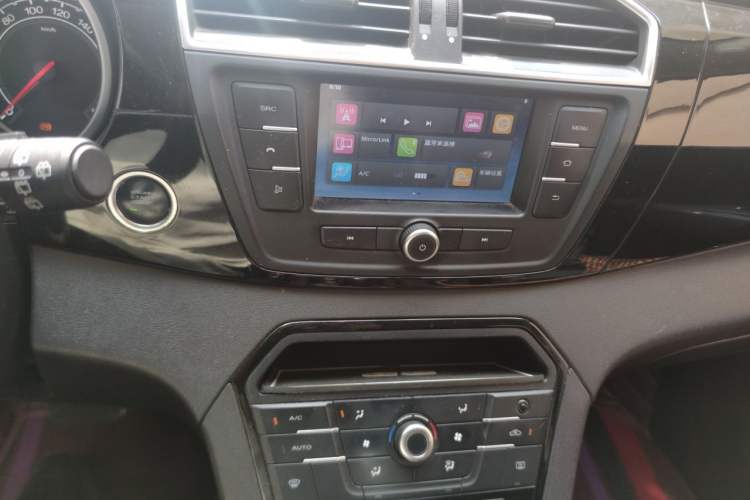 Used MG GS 2015 1.5TGI TST Luxury Edition Audio And AC Panel