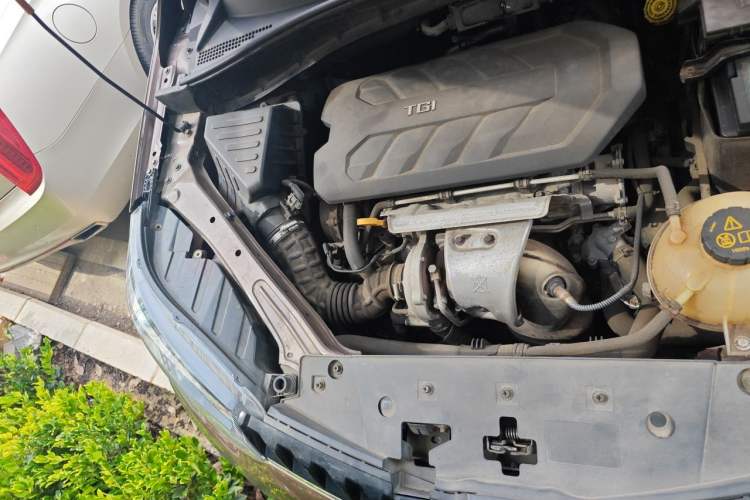 Used MG GS 2015 2.0TGI TST Luxury Edition Engine Bay Right