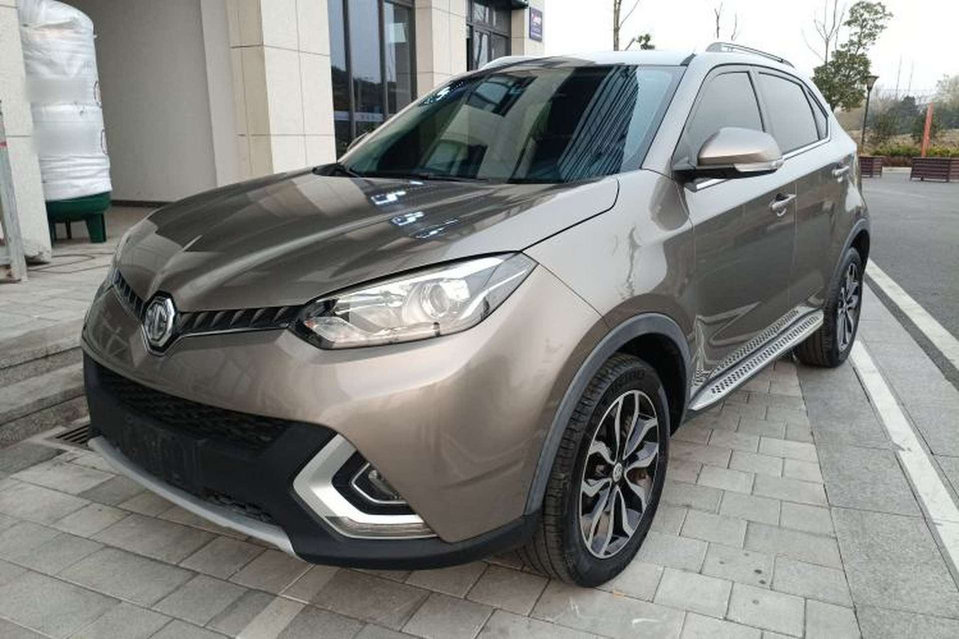 Used MG GS 2015 1.5TGI TST Luxury Edition Front Left 45 Deg