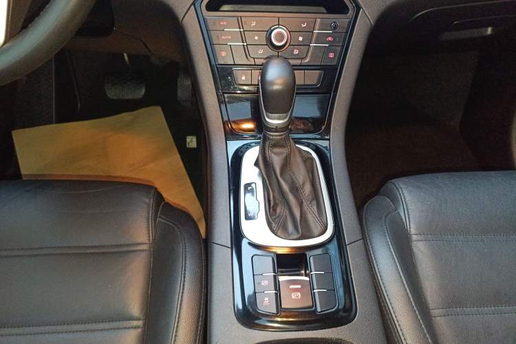 Used MG GS 2015 1.5TGI TST Luxury Edition Gear Lever