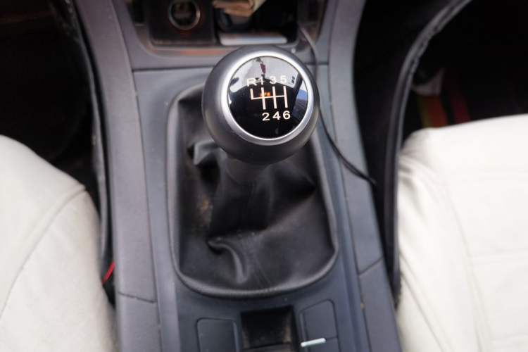 Used MG GS 2015 1.5TGI Manual Elite Edition Gear Lever