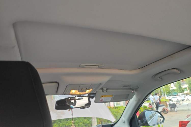 Used MG GS 2015 2.0TGI TST Luxury Edition Headliner
