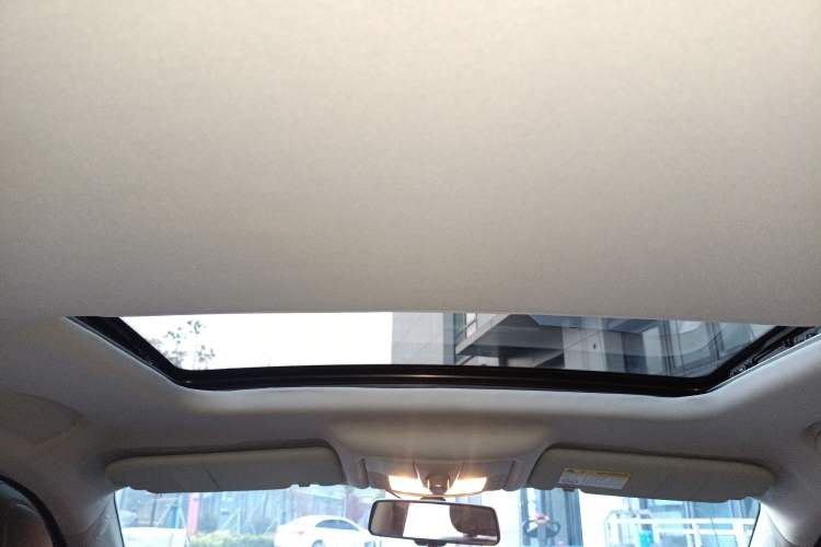 Used MG GS 2015 1.5TGI TST Luxury Edition Headliner