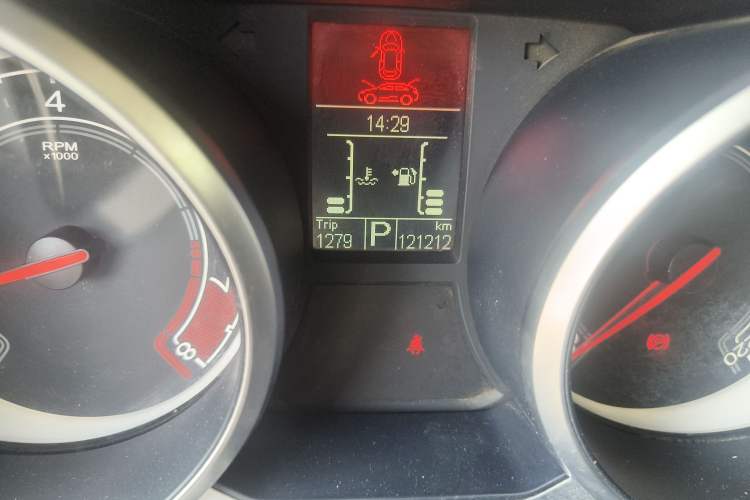 Used MG GS 2015 2.0TGI TST Luxury Edition Odometer Close Up