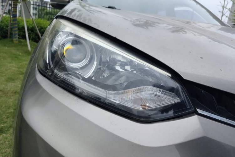 Used MG GS 2015 1.5TGI TST Luxury Edition Right Front Headlight