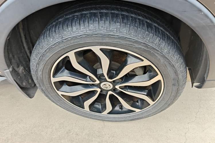Used MG GS 2015 2.0TGI TST Luxury Edition Right Front Wheel Hub