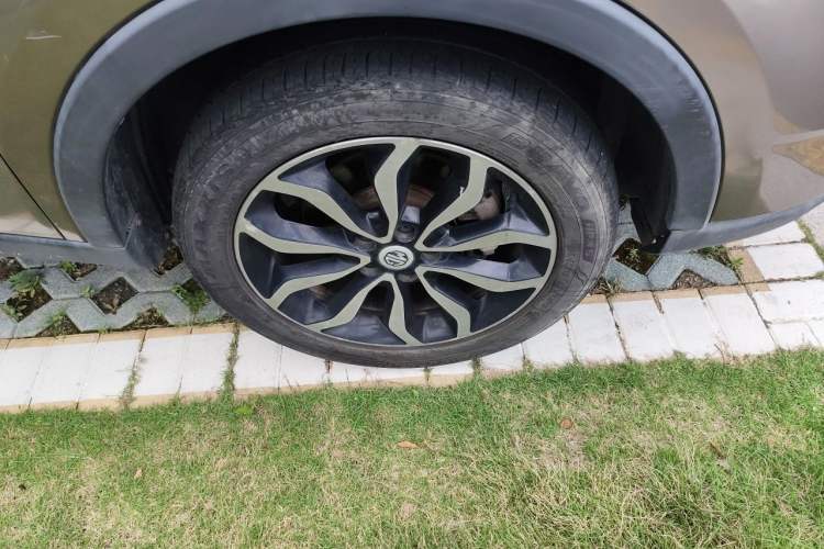Used MG GS 2015 1.5TGI TST Luxury Edition Right Front Wheel Hub