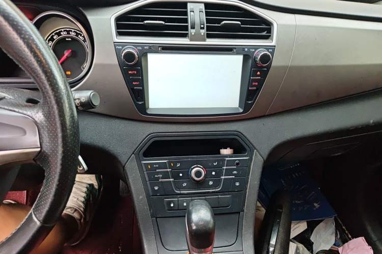 Used MG GS 2015 1.5TGI TST Elite Edition Audio And AC Panel