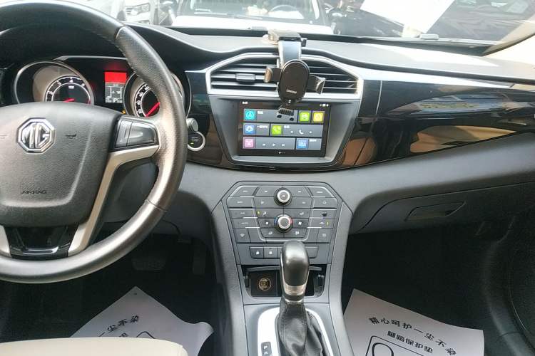 Used MG GS 2015 2.0TGI TST Luxury Edition Audio And AC Panel