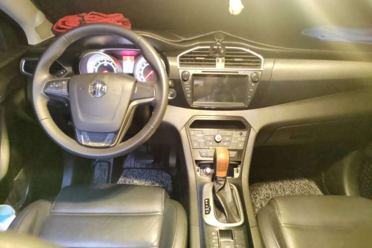 Used MG GS 2015 2.0TGI TST Luxury Edition Center Console