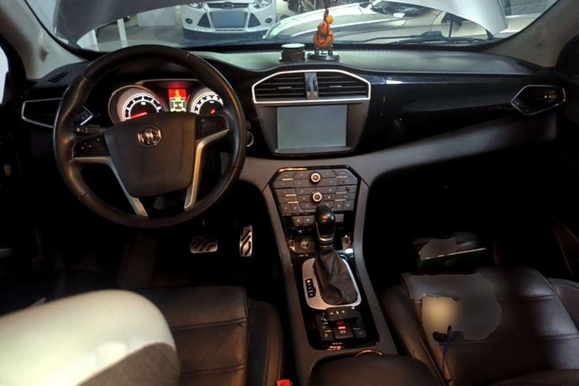 Used MG GS 2015 2.0TGI TST Four-Wheel Drive Flagship Edition Center Console