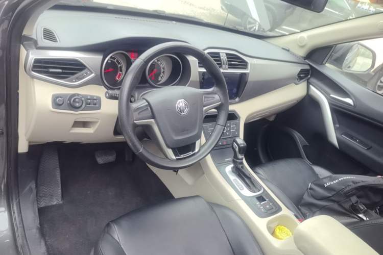 Used MG GS 2015 1.5TGI TST Elite Edition Center Console