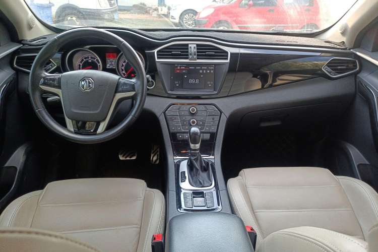 Used MG GS 2015 2.0TGI TST Four-Wheel Drive Flagship Edition Center Console