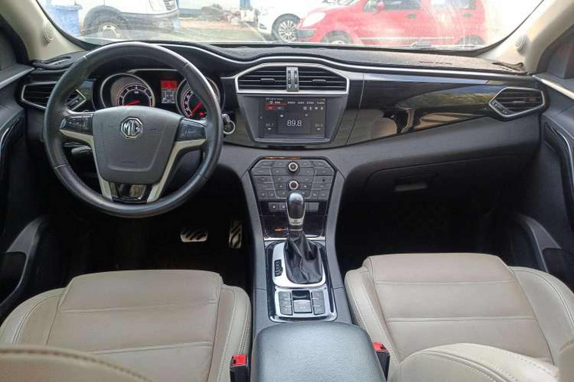 Used MG GS 2015 2.0TGI TST Four-Wheel Drive Flagship Edition Center Console
