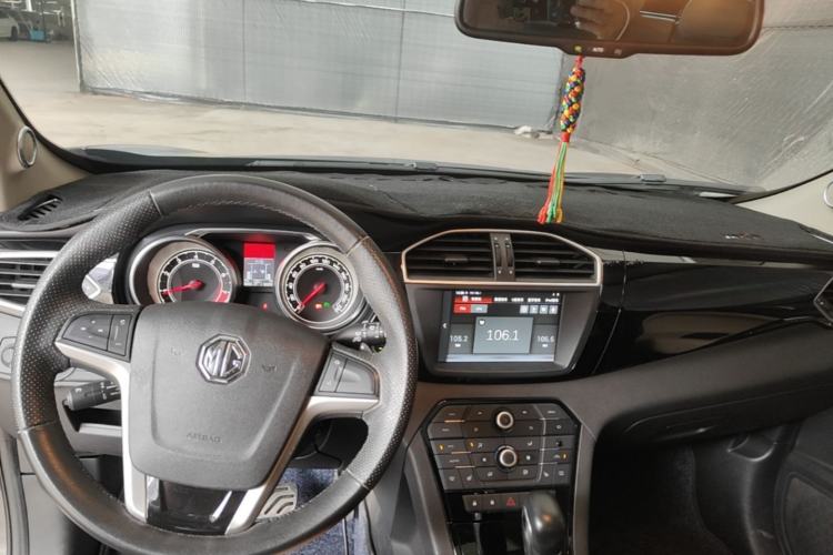 Used MG GS 2015 2.0TGI TST Four-Wheel Drive Flagship Edition Center Console